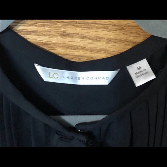 SOLD!! LC LAUREN CONRAD | BLACK SLEEVELESS TUXEDO BLOUSE SZ M - Picture 4 of 10